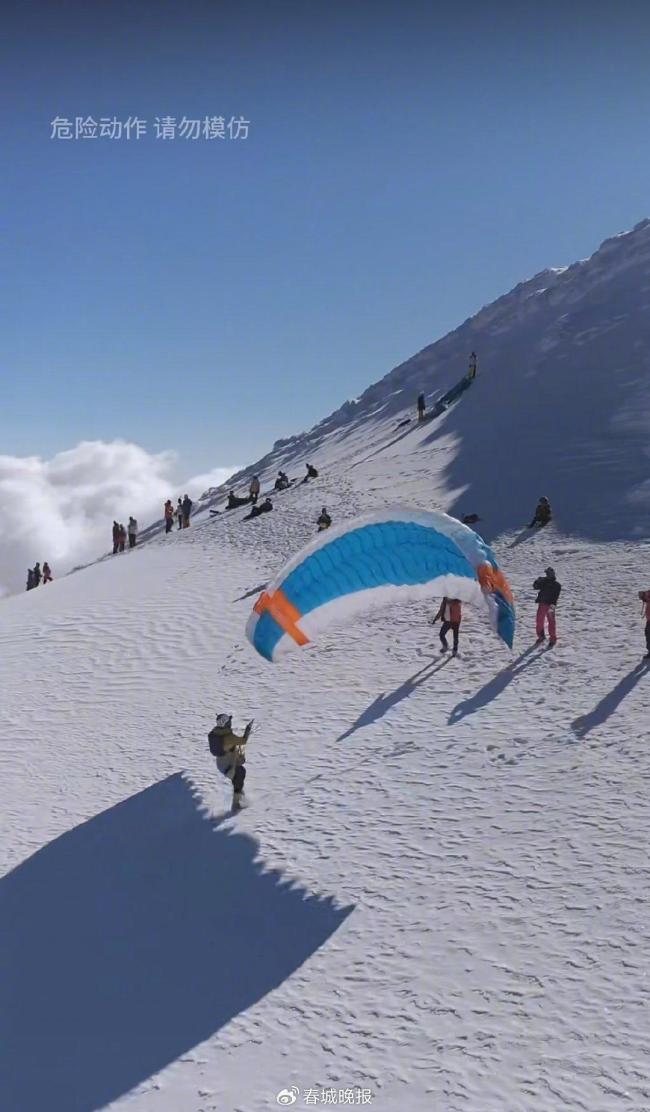 知名博主在雪山飞滑翔伞失联 乱流导致失控坠落