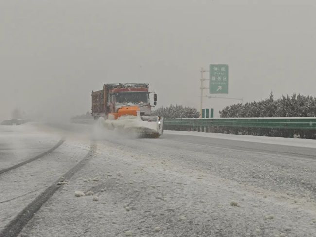 陜西交通運輸部門硬核除雪 全力保障道路暢通