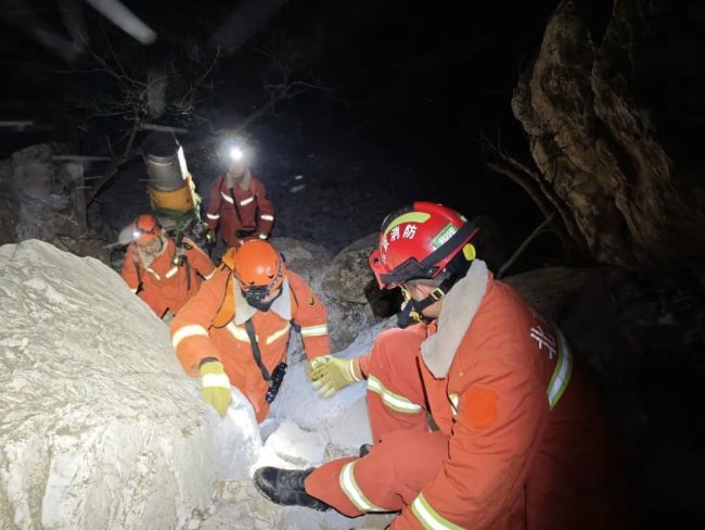 北京68歲驢友雪夜被困野山 同行10人平均近六旬