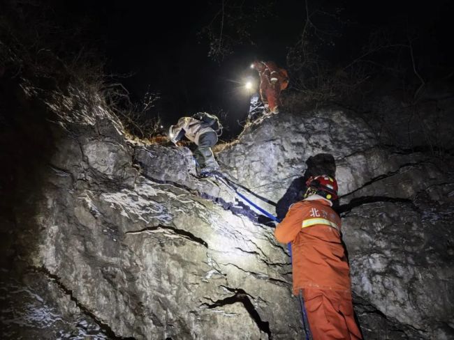 北京68歲驢友雪夜被困野山 同行10人平均近六旬