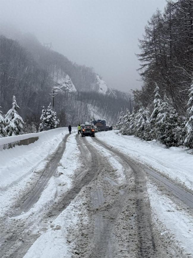 30小時(shí)跋涉只為那一刻燈火可親 暴雪中歸家的溫暖