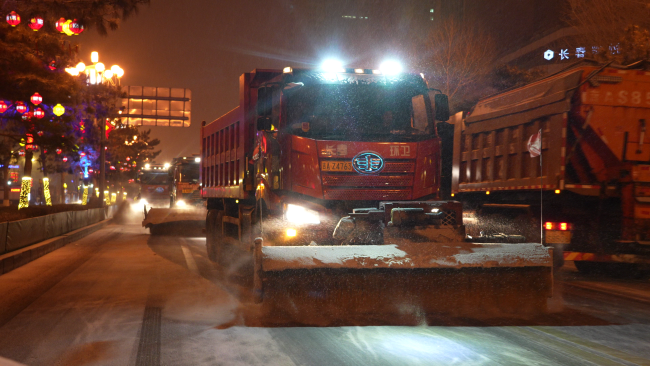 长春组织清雪保障市民出行