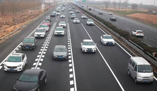 河南多高速路段車流量大