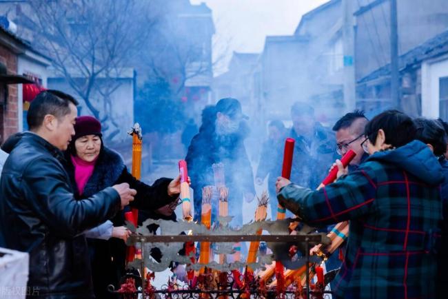 今日正月初九,，老人說“七不出，八不歸,，上九辦事” 傳統(tǒng)美德與習俗共慶天公生