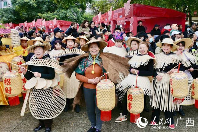 直擊廣西賓陽炮龍節(jié)現(xiàn)場 非遺文化綻放光彩