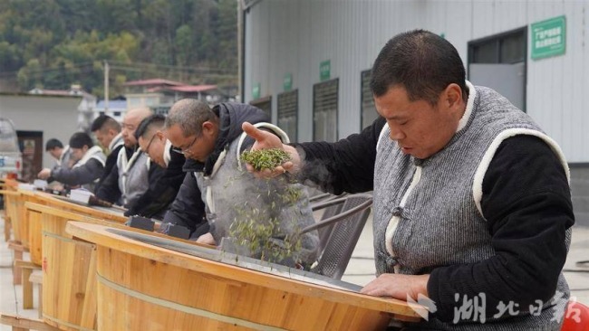 贊,！嬰兒病重遇到近一千位超級英雄 為生命讓路