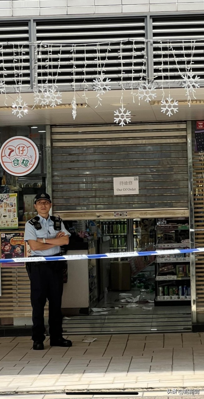 香港19歲青年當(dāng)街被斬,，身中多刀送院！警追緝兩刀手 便利店遭伏擊