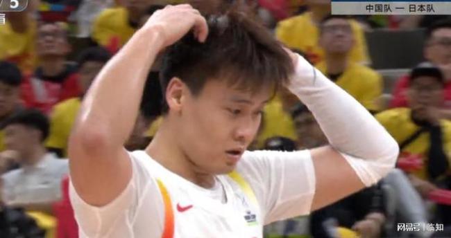 攻防俱佳！中国队对阵日本开局轰8-0 曾凡博钉板血帽 年轻阵容闪耀主场