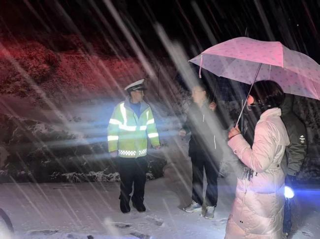 杭州局部有大到暴雪 紧急预警 多条道路临时管制