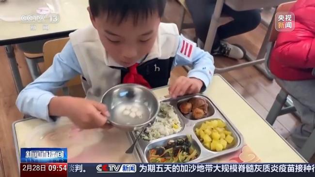 上海中小學(xué)實施AB制午餐模式 提升用餐體驗與安全