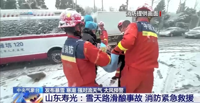 多地暴雪大风冰雹寒潮“返场” 雨雪天气影响交通救援忙