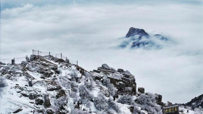 寒潮過后泰山6條游覽線路恢復(fù)開放 雪后美景待客來