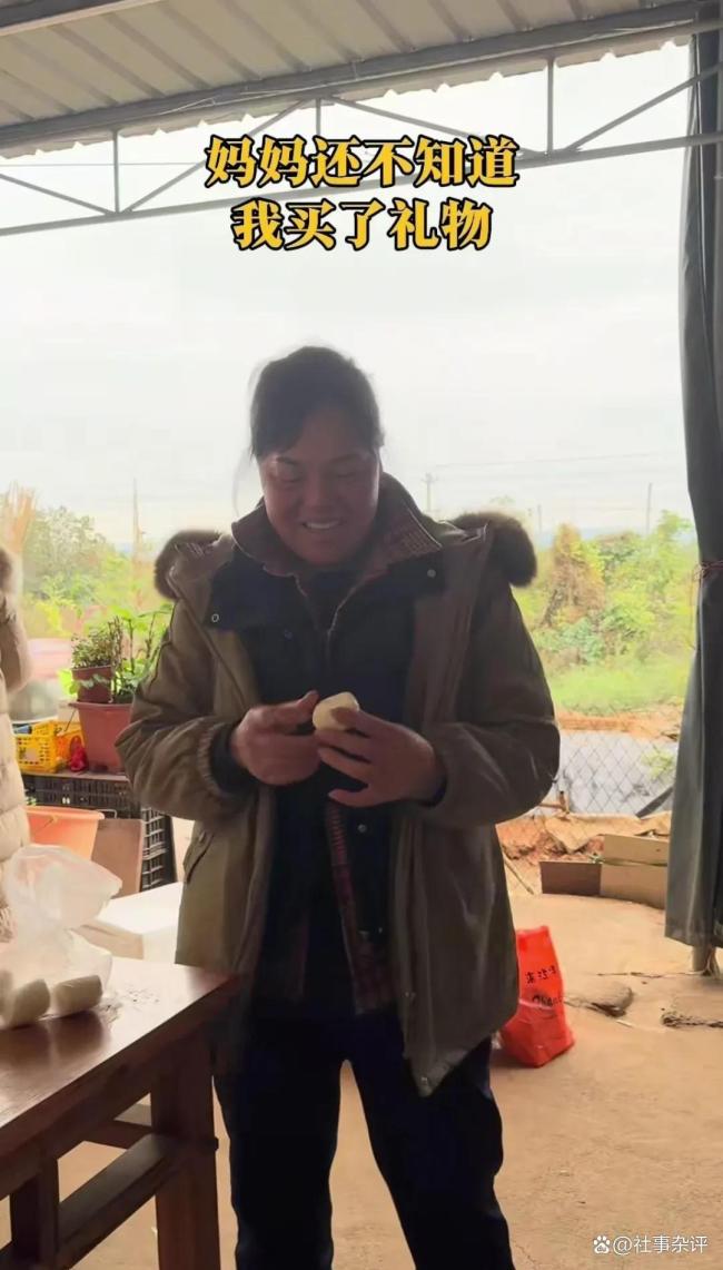 全红婵妈妈收女儿金镯儿子金链 孝心满满感动人心