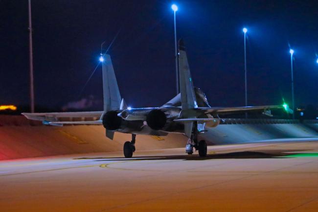 絕美！海軍航空大學某團跨晝夜飛行訓練現場