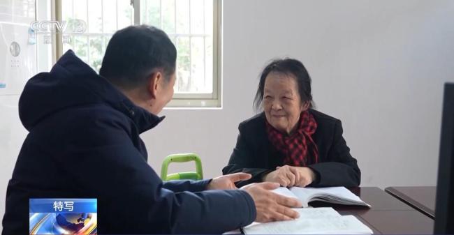 88歲奶奶用考試詮釋終身學(xué)習(xí) 毅力書寫傳奇