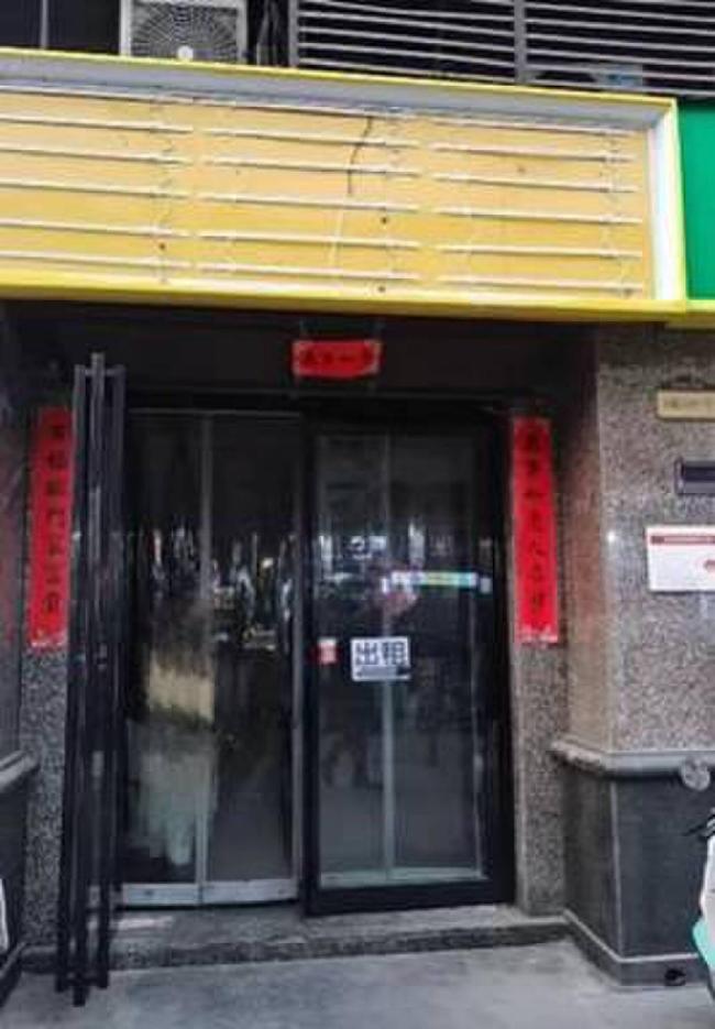 楊銘宇黃燜雞加盟店的困境與自救：已有加盟商選擇關店 裝修風波引發(fā)連鎖反應