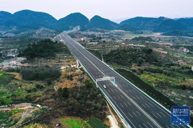 貴黃高速延伸段正式通車(chē) 貴陽(yáng)東部進(jìn)出城區(qū)最快通道