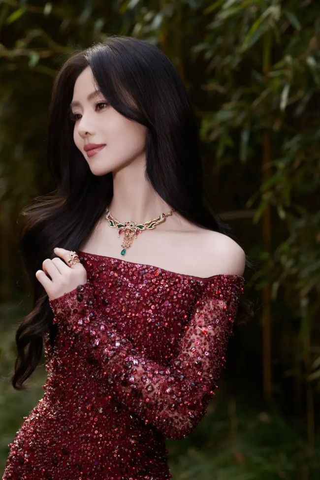刘诗诗竹林红裙杀疯了 美到窒息的仙气Buff