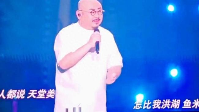 刀郎武汉演唱会唱《洪湖水浪打浪》