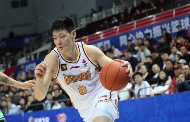 场均7 4奇迹般获奖，成CBA历史第一人！张宁场均16 4却被冷落 评选争议不断