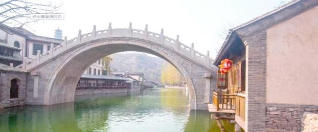 长城边的古北水镇变身北方桃花源 探寻独特水乡风情