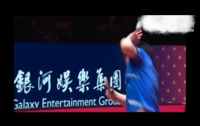 孙颖莎被球打到脸：疼的呲牙咧嘴