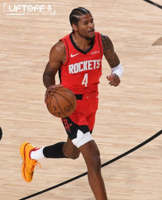 库里季后赛100胜里程碑:轰31 6授课火箭后场 飚超远三分兴奋庆祝 勇士客场大胜火箭