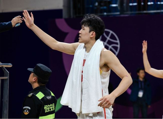 杨瀚森连续入选美国网站模拟选秀名单引热议！媒体人：NCAA释放红利