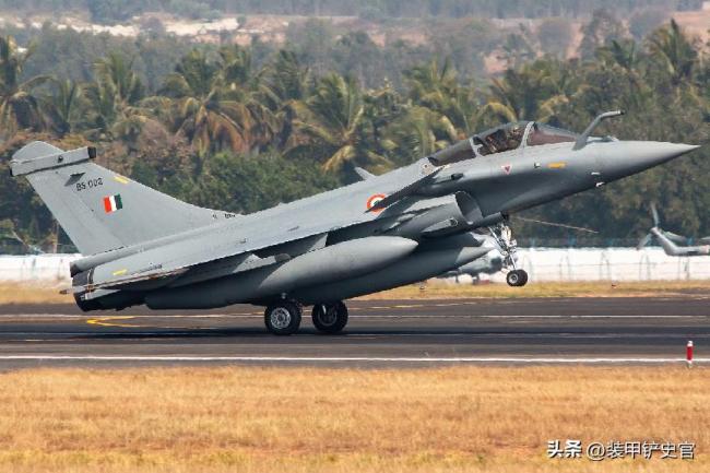 印军空战能否赢巴军 枭龙Block 3剑指阵风
