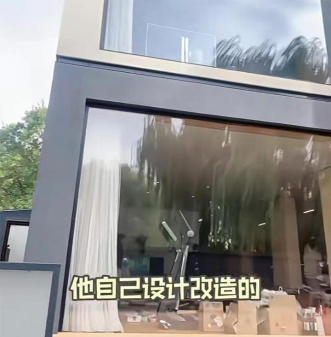 张兰晒儿子北京豪宅，汪小菲为两个孩子重新翻修，全部采用落地窗 闲置旧房变“亲子豪宅”