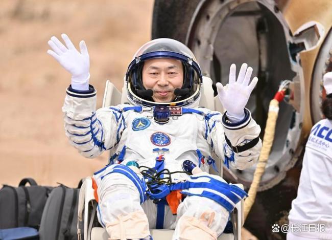 航天員回地球第一頓吃牛肉面驢肉火燒 太空英雄平安歸來
