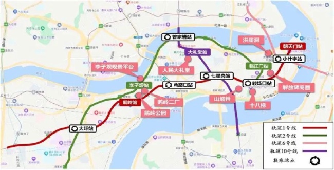 重慶為觀看無(wú)人機(jī)表演的游客們封路 五一假期出行提示