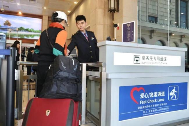 候車大廳新增充電座椅,！網(wǎng)友：車站是懂怎么寵我的