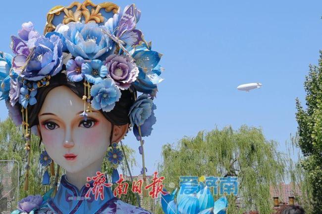 山東50米飛艇首次試飛 飛躍泉城上空