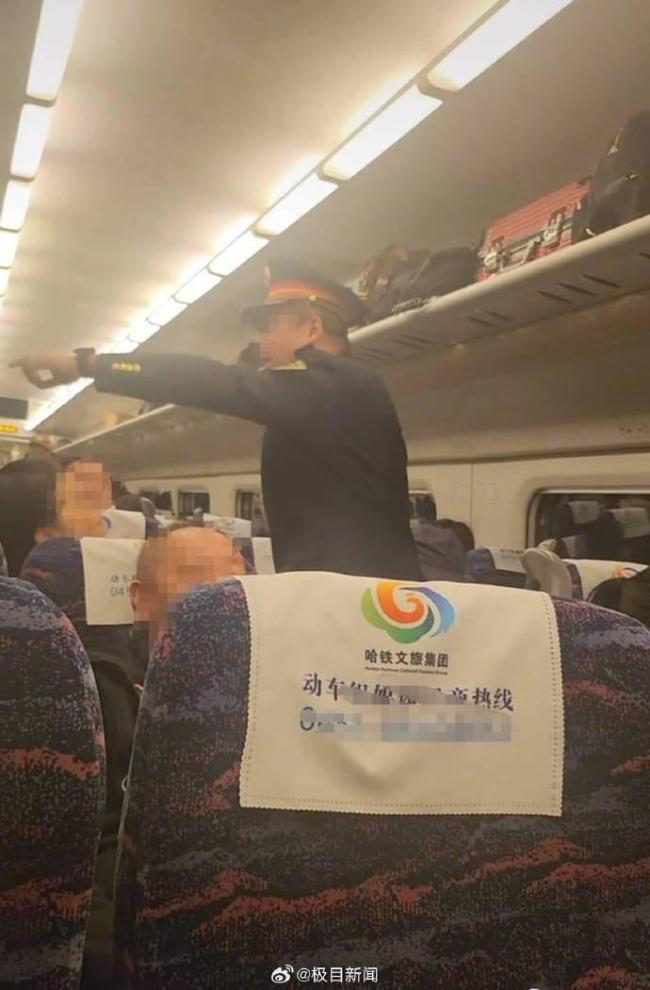動(dòng)車出站就停擺 旅客被困超4小時(shí) 12306回應(yīng)無賠償制度