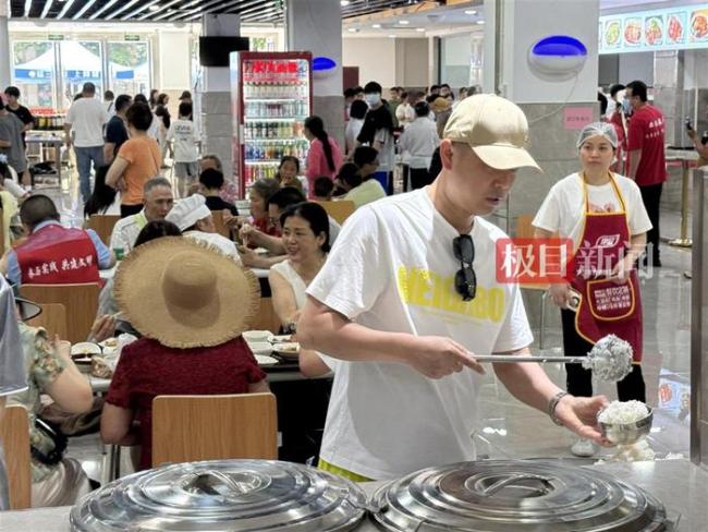 游客在榮昌政府食堂1天吃了千斤豬肉 超7000人就餐創(chuàng)紀(jì)錄