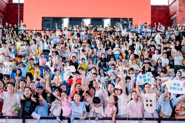 五一假期首日寧波象山景區(qū)人氣爆棚 游客紛至沓來(lái)