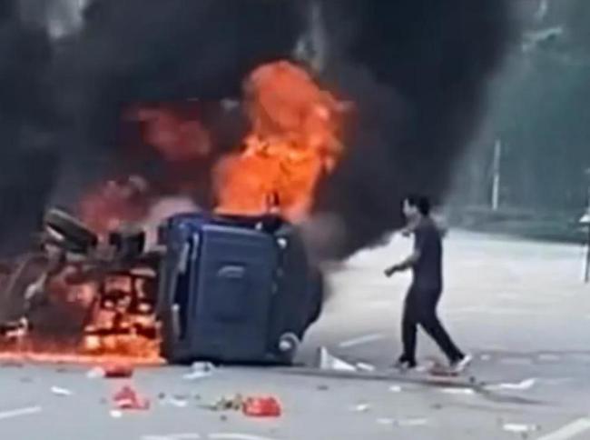 徒手從著火車中救人鎮(zhèn)干部發(fā)聲 英雄虎膽獲贊
