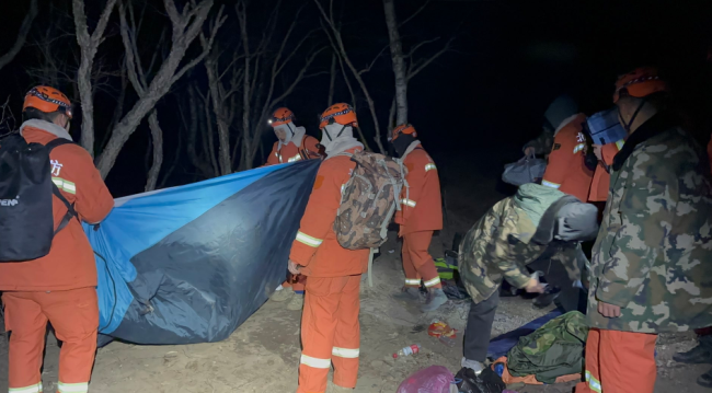四名高中生靈山露營,，凌晨一人突然發(fā)燒緊急求救