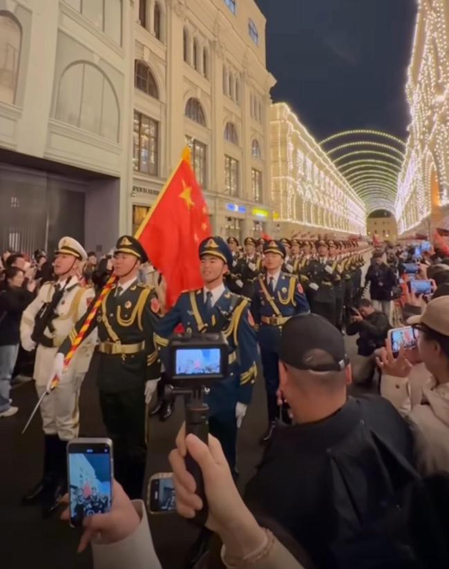解放軍儀仗隊走莫斯科紅場好燃 中國軍人閃耀紅場