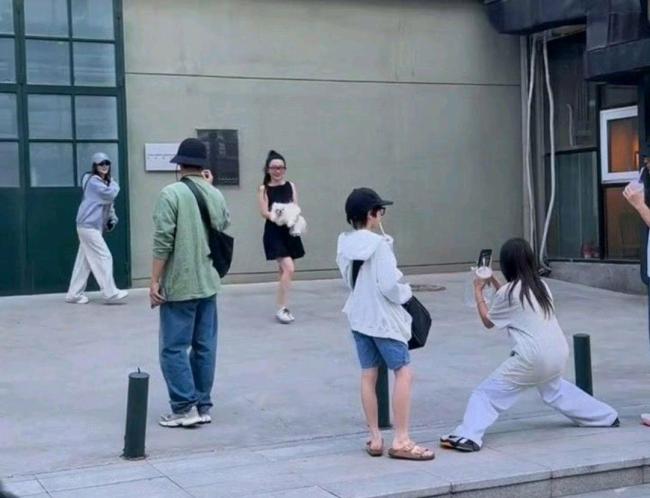 李小璐賈乃亮帶甜馨與霍思燕一家出游 離婚后的溫馨同框