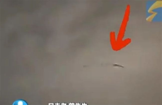 西安現(xiàn)條狀不明飛行物 目擊者：像龍