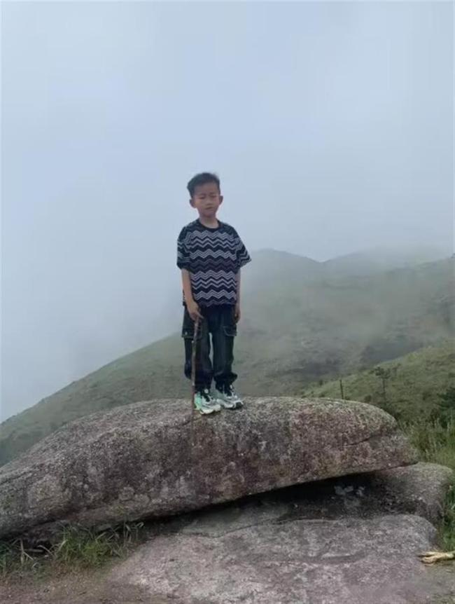 8歲男童在1800米山頂失蹤24小時