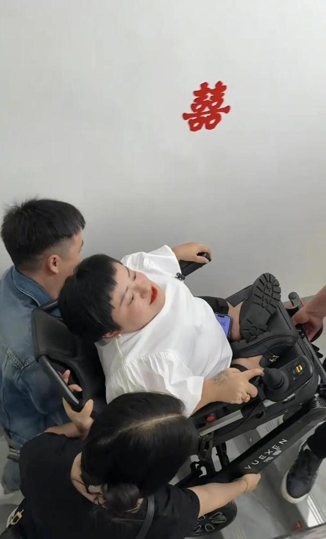 “侏儒網(wǎng)紅”李喜梅和大雙哥復(fù)合 全家總動(dòng)員求復(fù)合