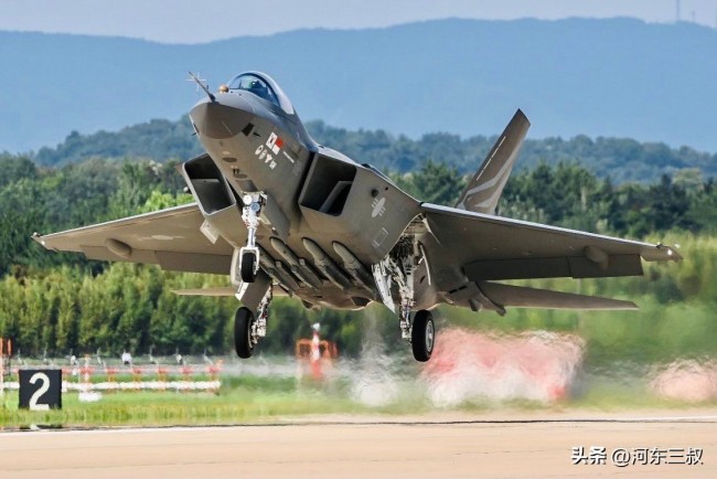 PL-15E空空导弹战力解析 提升隐形战机载弹量