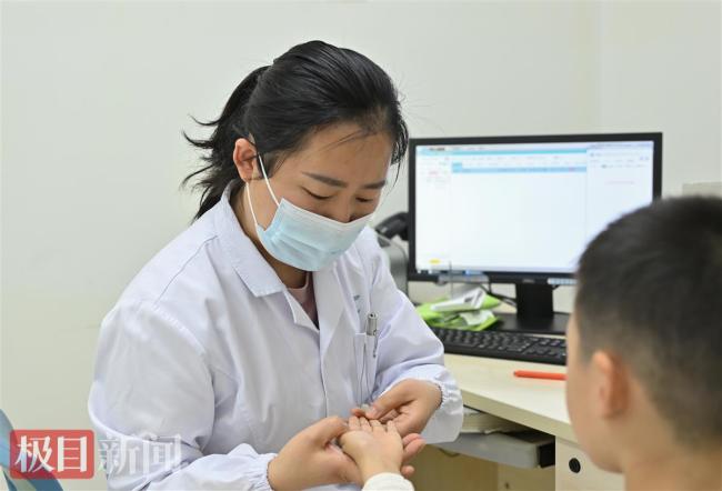 孫子長水皰奶奶上偏方 致其雙手潰爛 偏方治療需謹慎
