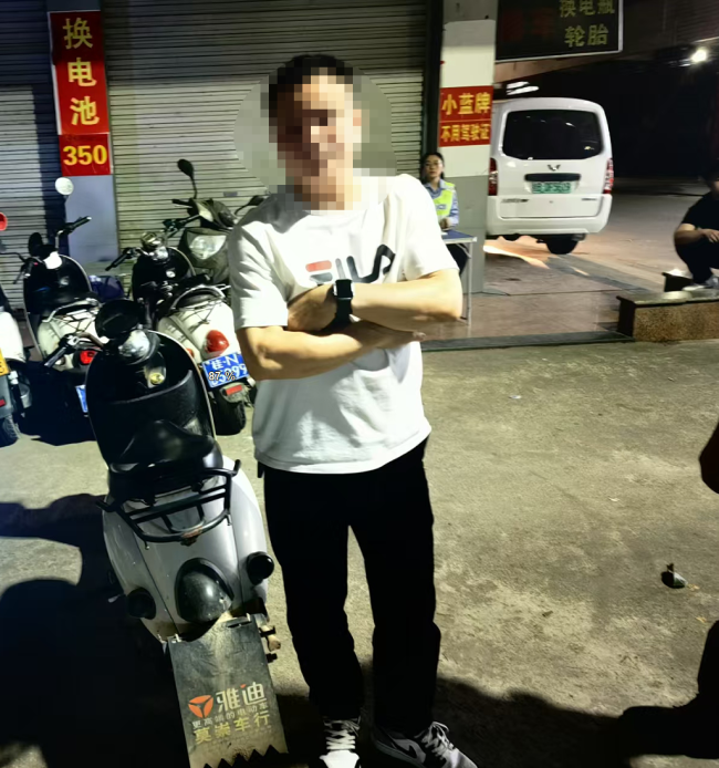 欽州一男子二次酒駕被查,！罰款+拘留+吊銷駕照
