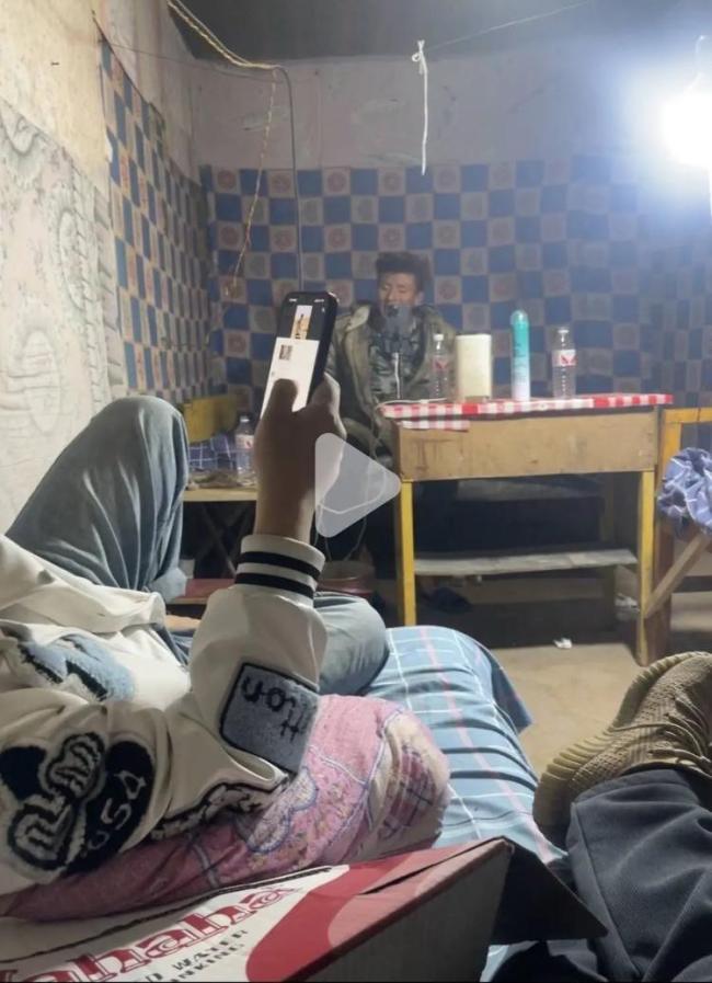 曝異瞳治沙少年為擺拍作秀 團(tuán)隊(duì)策劃包裝爭(zhēng)議