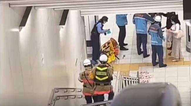 日本地鐵驚現(xiàn)隨機(jī)殺人事件 一分鐘內(nèi)行兇被捕