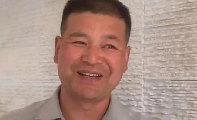男子在公共衛(wèi)生間撿到20萬現(xiàn)金 全網(wǎng)尋失主